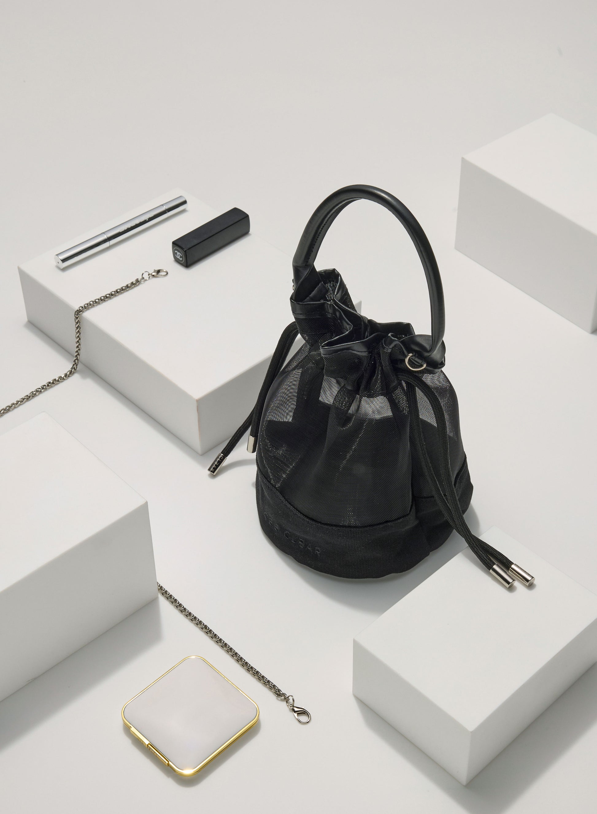 THE MESH BUCKET BAG